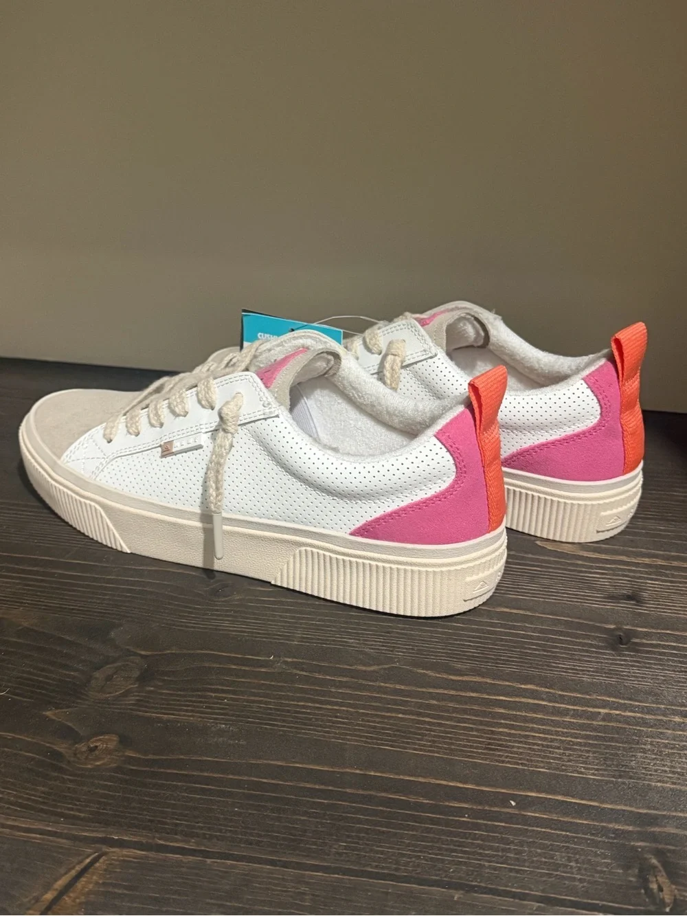 Reef  White & Pink Low-Top Lace Sneakers